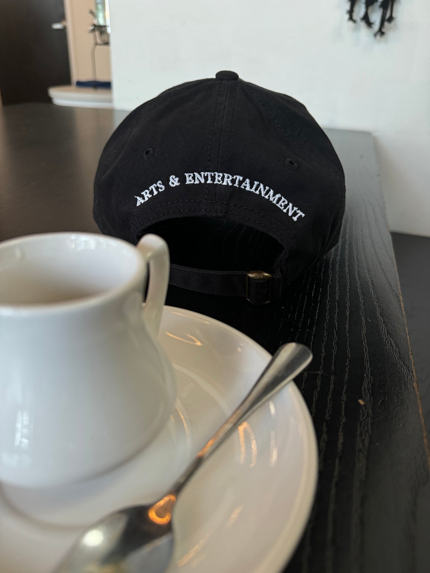 BREAKFAST WITH CHAMPIONS "ARTS & ENTERTAINMENT" CAP (BLK/WHITE)